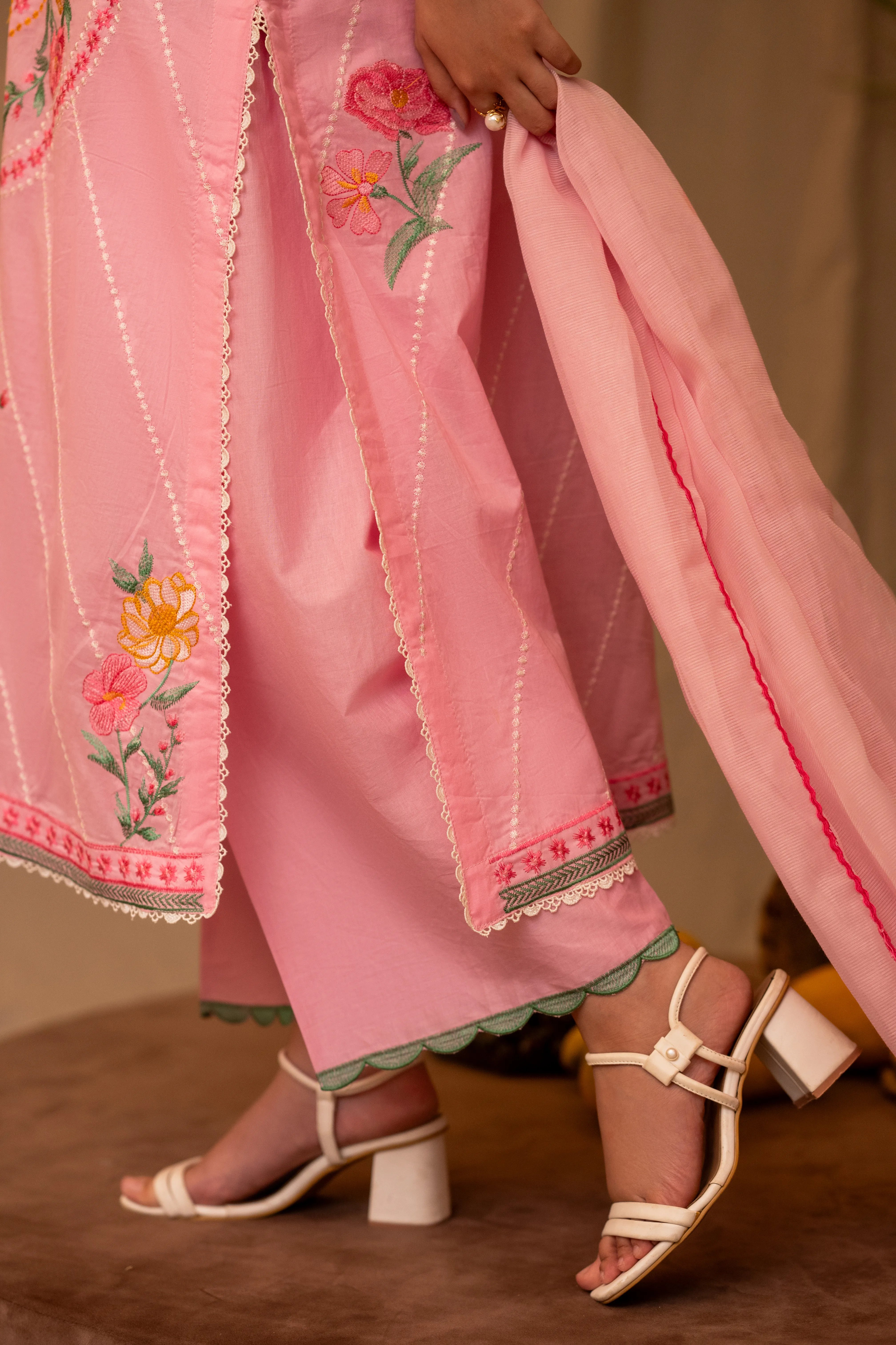 Rosy Meadow - Miras Clothing
