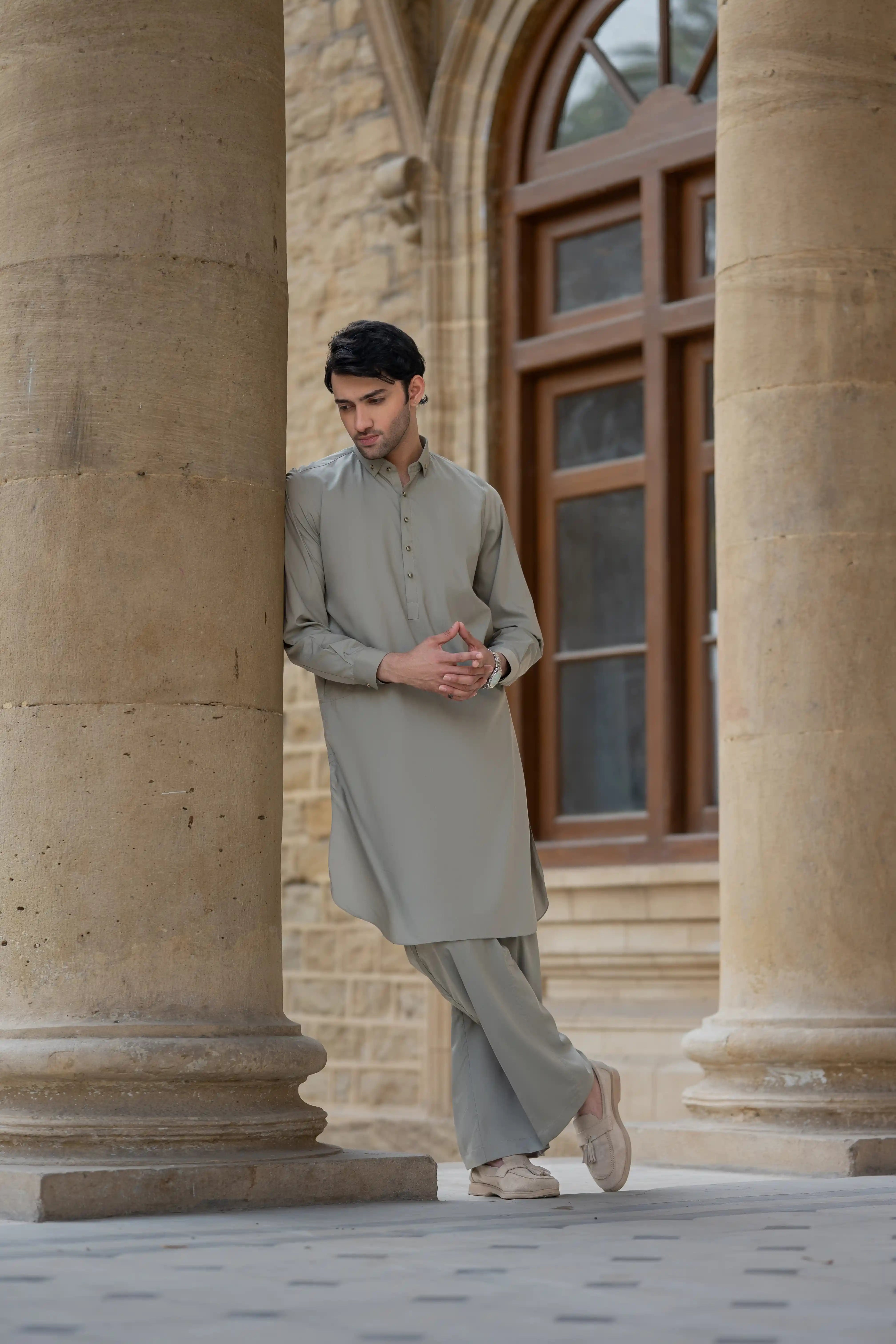 Classic Crest - Miras Clothing